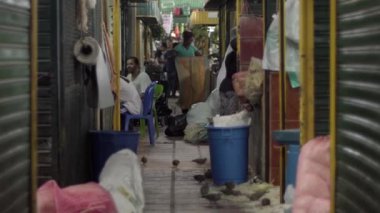 Medellin, Kolombiya 'daki Minorista Meydanı' ndaki Plaza Minorista çiftçi pazarındaki kimliği belirsiz insanlar, yaklaşık Nisan 2019.