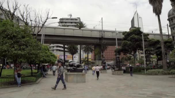 Pessoas Não Identificadas Botero Plaza Praça Botero Centro Medellín Colômbia — Vídeo de Stock