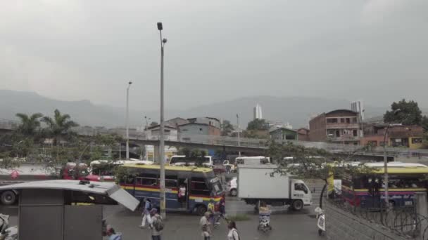 Tráfico Por Carretera Plaza Minorista Medellín Colombia Alrededor Abril 2019 — Vídeo de stock