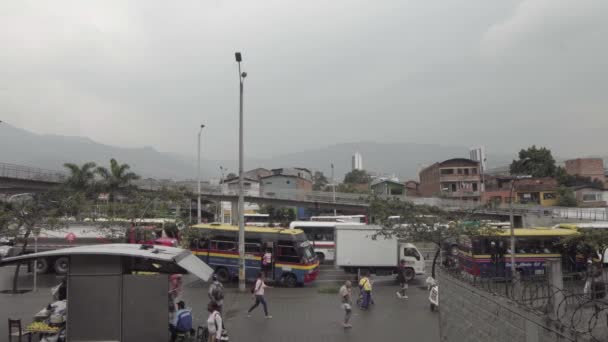 Tráfico Por Carretera Plaza Minorista Medellín Colombia Alrededor Abril 2019 — Vídeo de stock