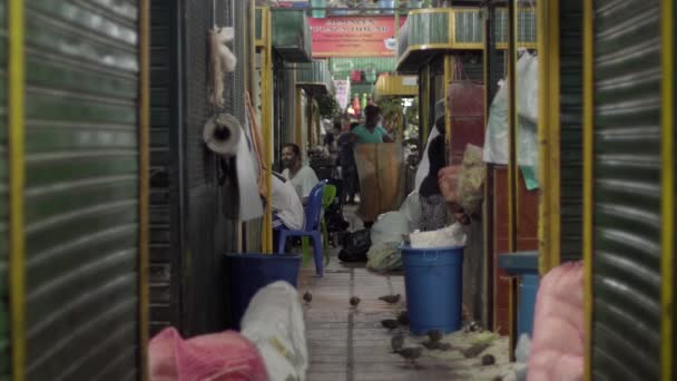 2019年4月左右 哥伦比亚麦德林Minorista广场农贸市场的不明身份者 — 图库视频影像