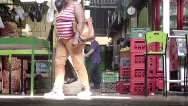 Niet Geïdentificeerde Mensen Plaza Minorista Boerenmarkt Het Minorista Plein Medellin — Stockvideo