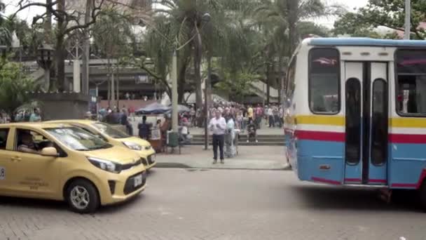 Уличное Движение Парке Беррио Медельине Колумбия Апрель 2019 Года — стоковое видео