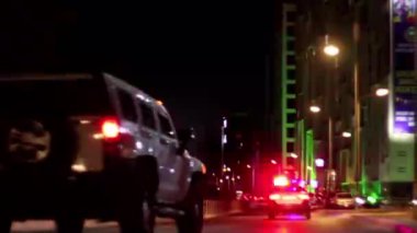 Geceleri Moğolistan 'ın başkenti Ulaanbaatar' da sokak trafiği, yaklaşık Mart 2019