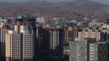 Zaisan Anıtı 'ndan Moğolistan' ın başkenti Ulaanbaatar manzarası, yaklaşık Mart 2019
