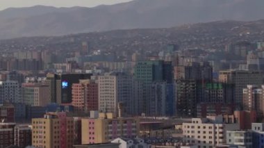 Zaisan Anıtı 'ndan Moğolistan' ın başkenti Ulaanbaatar manzarası, yaklaşık Mart 2019