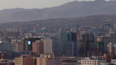 Zaisan Anıtı 'ndan Moğolistan' ın başkenti Ulaanbaatar manzarası, yaklaşık Mart 2019