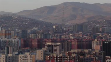 Zaisan Anıtı 'ndan Moğolistan' ın başkenti Ulaanbaatar manzarası, yaklaşık Mart 2019