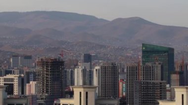 Zaisan Anıtı 'ndan Moğolistan' ın başkenti Ulaanbaatar manzarası, yaklaşık Mart 2019