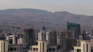 Zaisan Anıtı 'ndan Moğolistan' ın başkenti Ulaanbaatar manzarası, yaklaşık Mart 2019
