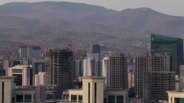 Zaisan Anıtı 'ndan Moğolistan' ın başkenti Ulaanbaatar manzarası, yaklaşık Mart 2019
