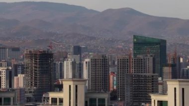 Zaisan Anıtı 'ndan Moğolistan' ın başkenti Ulaanbaatar manzarası, yaklaşık Mart 2019