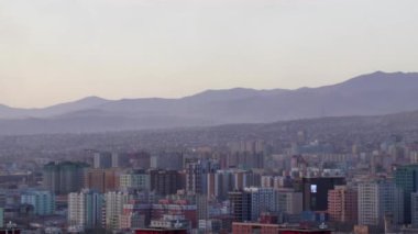 Zaisan Anıtı 'ndan Moğolistan' ın başkenti Ulaanbaatar manzarası, yaklaşık Mart 2019