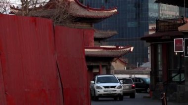 Moğolistan 'ın başkenti Ulaanbaatar' da sokak trafiği, yaklaşık Mart 2019