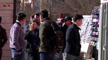 Moğolistan 'ın başkenti Ulaanbaatar' da sokak trafiği, yaklaşık Mart 2019