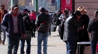 Moğolistan 'ın başkenti Ulaanbaatar' da sokak trafiği, yaklaşık Mart 2019