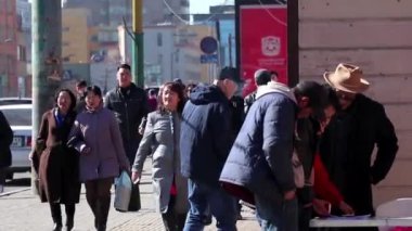 Moğolistan 'ın başkenti Ulaanbaatar' da sokak trafiği, yaklaşık Mart 2019