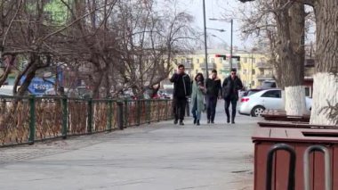 Moğolistan 'ın başkenti Ulaanbaatar' da sokak trafiği, yaklaşık Mart 2019