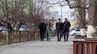 Moğolistan 'ın başkenti Ulaanbaatar' da sokak trafiği, yaklaşık Mart 2019