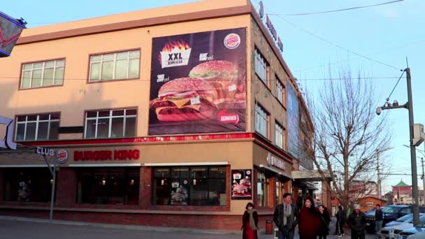 Ресторан Burger King Столице Монголии Улан Баторе Март 2019 Года — стоковое видео
