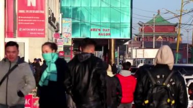 Mart 2019 dolaylarında, Moğolistan 'ın başkenti Ulaanbaatar' ın sokaklarında kimliği belirsiz insanlar görüldü.