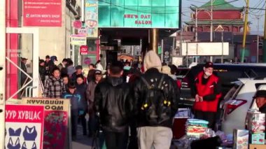 Mart 2019 dolaylarında, Moğolistan 'ın başkenti Ulaanbaatar' ın sokaklarında kimliği belirsiz insanlar görüldü.