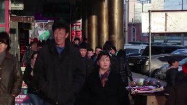 Mart 2019 dolaylarında, Moğolistan 'ın başkenti Ulaanbaatar' ın sokaklarında kimliği belirsiz insanlar görüldü.