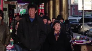 Mart 2019 dolaylarında, Moğolistan 'ın başkenti Ulaanbaatar' ın sokaklarında kimliği belirsiz insanlar görüldü.