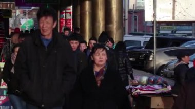 Mart 2019 dolaylarında, Moğolistan 'ın başkenti Ulaanbaatar' ın sokaklarında kimliği belirsiz insanlar görüldü.