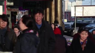 Mart 2019 dolaylarında, Moğolistan 'ın başkenti Ulaanbaatar' ın sokaklarında kimliği belirsiz insanlar görüldü.