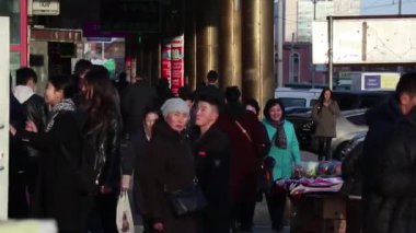 Mart 2019 dolaylarında, Moğolistan 'ın başkenti Ulaanbaatar' ın sokaklarında kimliği belirsiz insanlar görüldü.