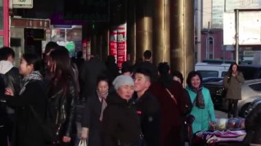 Mart 2019 dolaylarında, Moğolistan 'ın başkenti Ulaanbaatar' ın sokaklarında kimliği belirsiz insanlar görüldü.