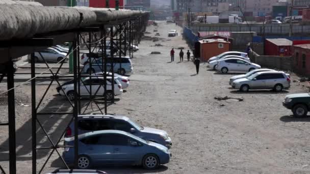 Parkeringsplats Vid Järnvägsstation Ulaanbaatar Mongoliets Huvudstad Mars 2019 — Stockvideo