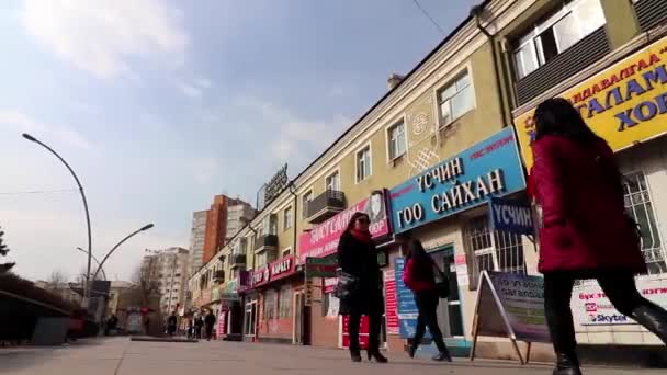 Неизвестные Люди Уличное Движение Центре Улан Батора Столицы Монголии Около — стоковое видео