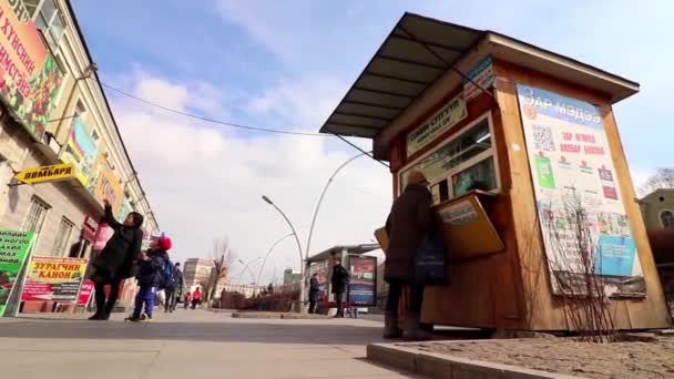 Pessoas Não Identificadas Tráfego Rua Centro Cidade Ulaanbaatar Capital Mongólia — Vídeo de Stock