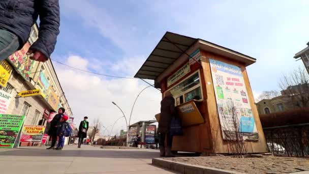 Onbekenden Straatverkeer Het Centrum Van Ulaanbaatar Hoofdstad Van Mongolië Circa — Stockvideo