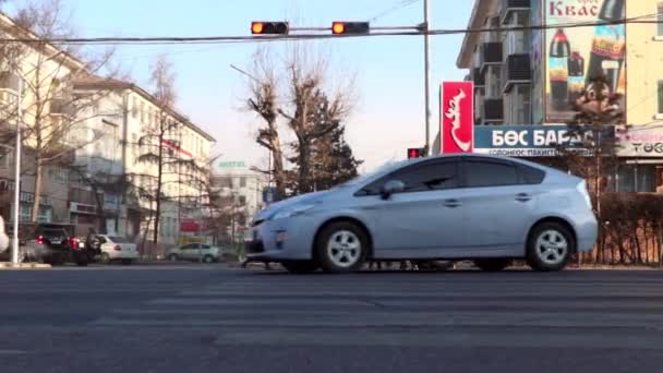 Straßenverkehr Ulaanbaatar Der Hauptstadt Der Mongolei März 2019 — Stockvideo