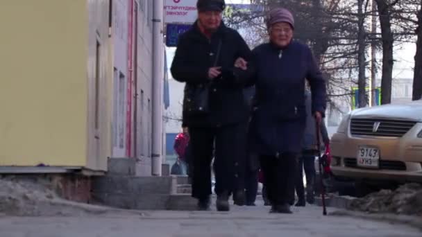 2019年3月頃モンゴルの首都ウランバートルの路上で — ストック動画