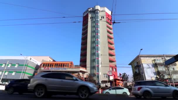 2019年3月頃モンゴルの首都ウランバートルでの道路交通 — ストック動画
