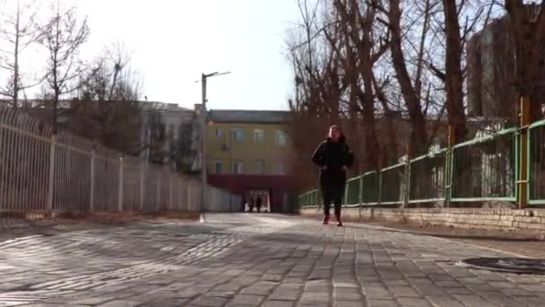 2019年3月前后 蒙古首都乌兰巴托的街头场景 — 图库视频影像