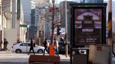 Moğolistan 'ın başkenti Ulaanbaatar' da sokak trafiği, yaklaşık Mart 2019