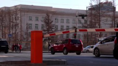 Moğolistan 'ın başkenti Ulaanbaatar' da sokak trafiği, yaklaşık Mart 2019