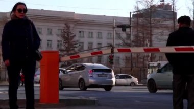 Moğolistan 'ın başkenti Ulaanbaatar' da sokak trafiği, yaklaşık Mart 2019