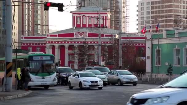 Utcai Forgalom Ulaanbaatar Operaházban Mongólia Fővárosában 2019 Március — Stock videók