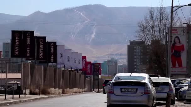 Straßenverkehr Ulaanbaatar Der Hauptstadt Der Mongolei März 2019 — Stockvideo