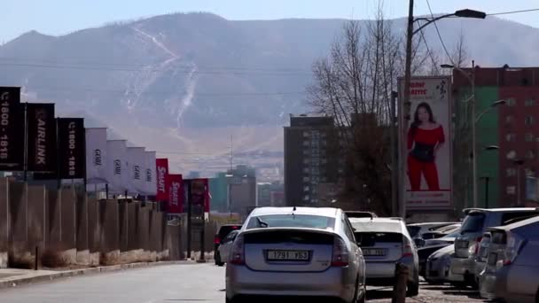 Straßenverkehr Ulaanbaatar Der Hauptstadt Der Mongolei März 2019 — Stockvideo