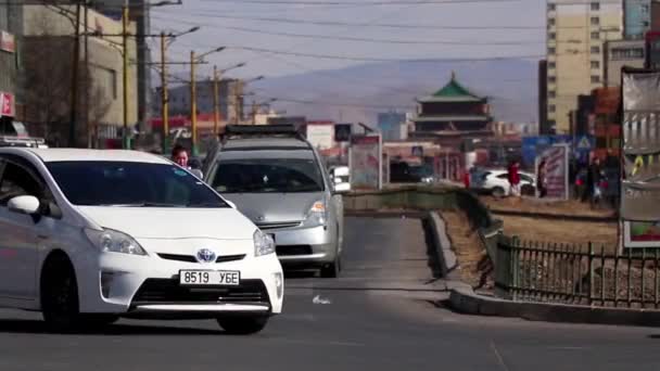 Tráfego Rua Ulaanbaatar Capital Mongólia Por Volta Março 2019 — Vídeo de Stock