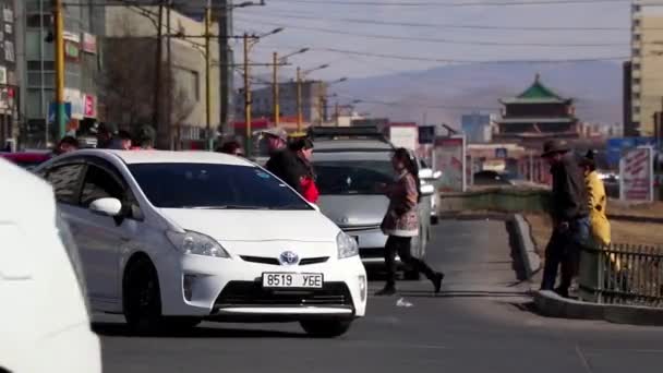 Moğolistan Başkenti Ulaanbaatar Sokak Trafiği Yaklaşık Mart 2019 — Stok video