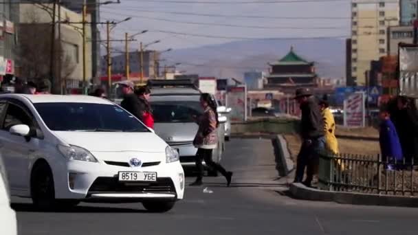 Moğolistan Başkenti Ulaanbaatar Sokak Trafiği Yaklaşık Mart 2019 — Stok video