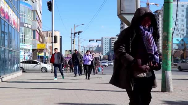 Pessoas Não Identificadas Tráfego Rua Centro Cidade Ulaanbaatar Capital Mongólia — Vídeo de Stock